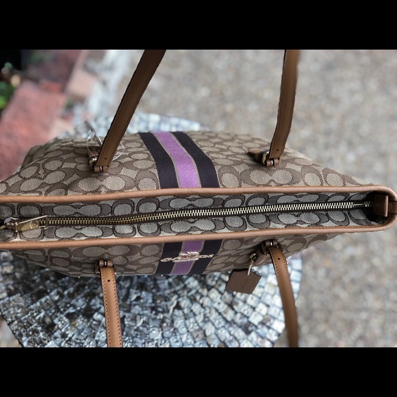 NWT Coach  Zip Top Tote In Signature With Stripe - Picture 4 of 8